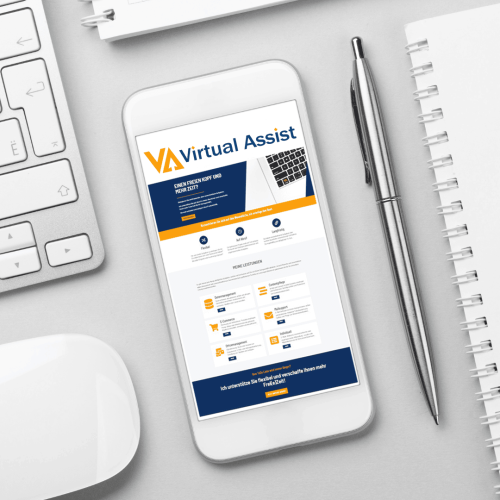 Weißer Schreibtisch mit Mouse, Tastatur, Smartphone und Kugelschreiber